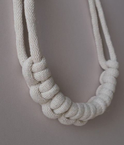 Collana "nodes." in cotone riciclato (B), naturale