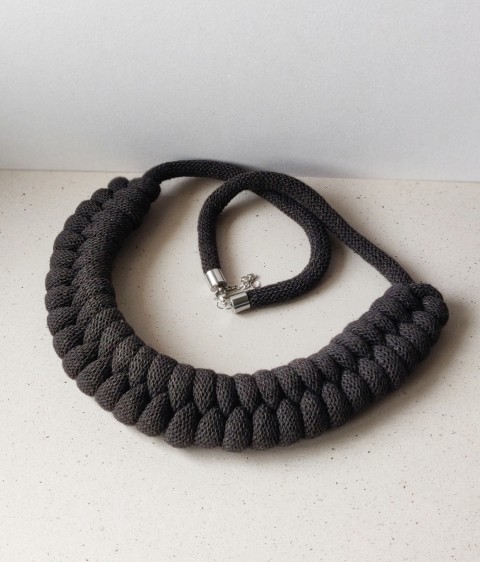 Collana "nodes." in cotone riciclato (A), moka